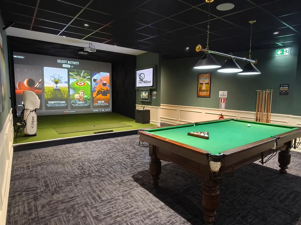 Golf simulator and pool table in The Tee Bay Premium Lounge